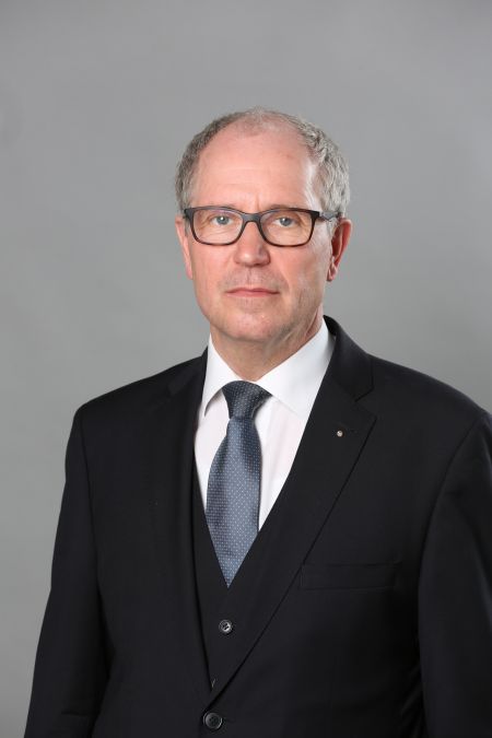 Landrat Manfred Müller erinnert an das Ende des 2. Weltkrieges vor 75 Jahren Foto: Oliver Krato für den Kreis Paderborn